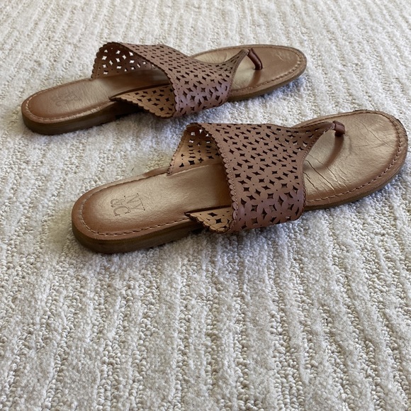 NY&C Thong Strap Sandals - Picture 5 of 11